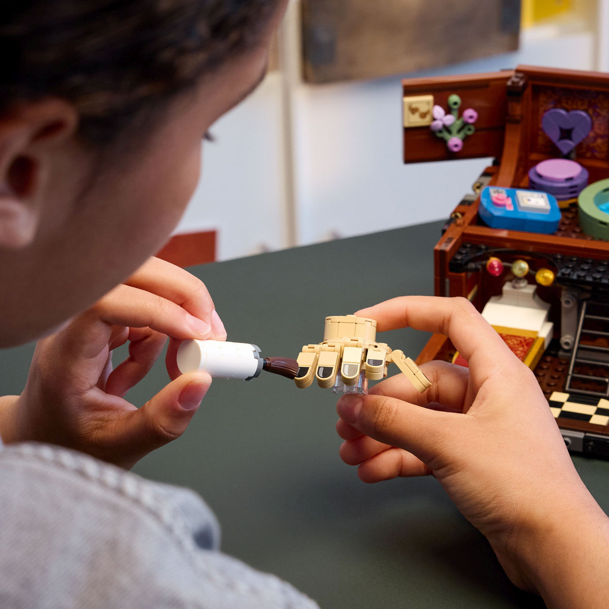 LEGO Wednesday 76785: Wohnung des Eiskalten Händchens