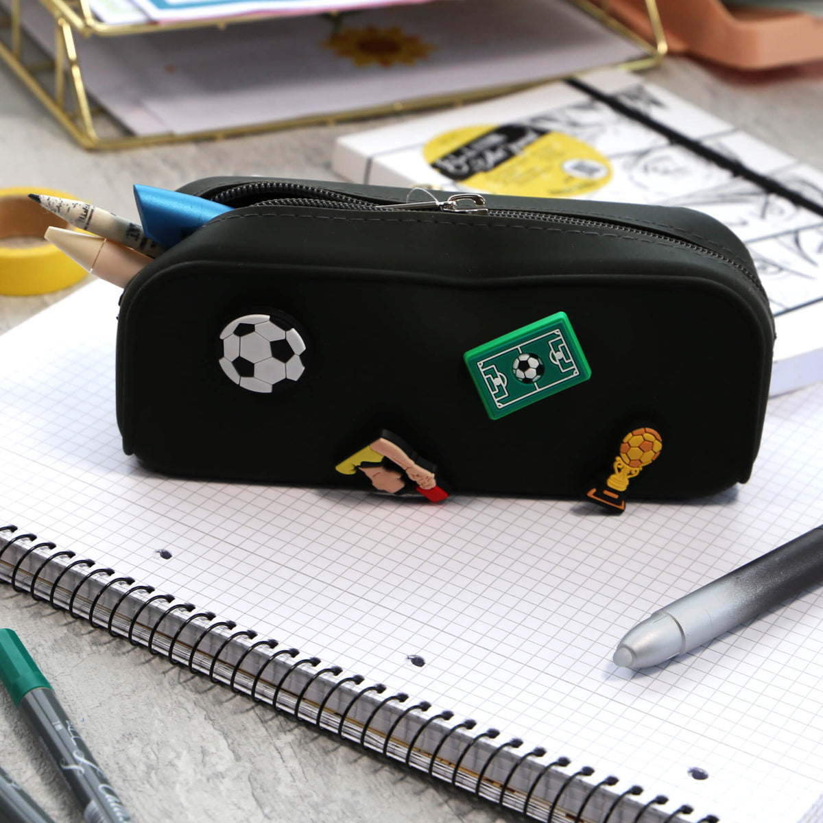 ONLINE PEN Schlampermäppchen Soccer mit Pins | Etui